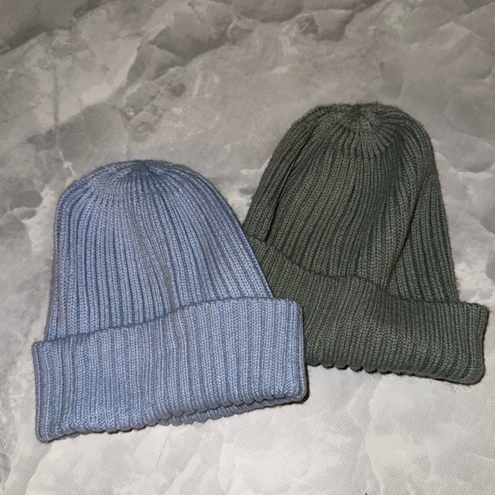 2 Brandy Melville Toques Beanies